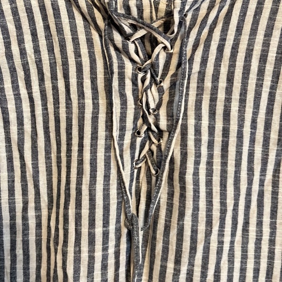 Cute Linen top - Picture 2 of 4